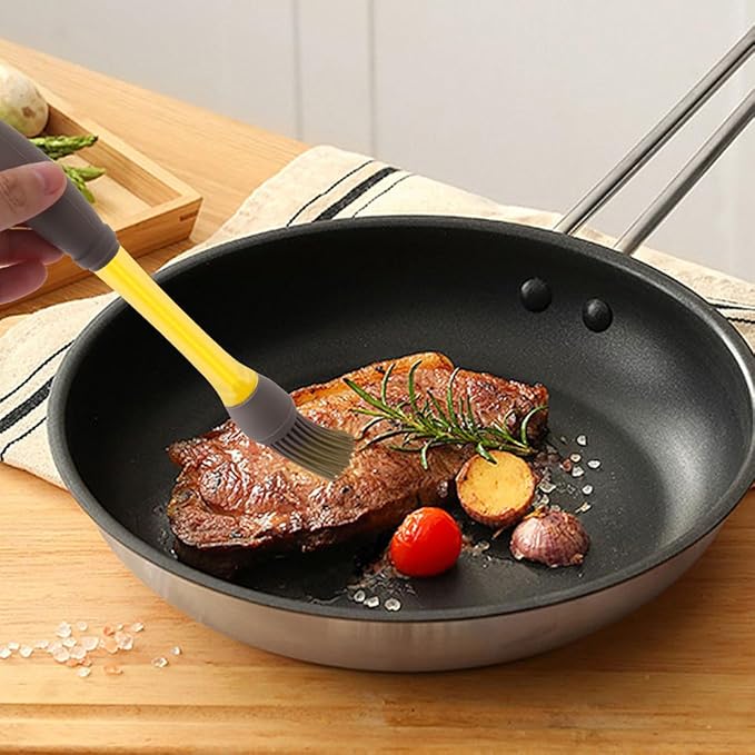 4 PCS Basting Brush For Outdoor Barbecue, Silicone Brushes Cooking with 1 PCS Straw Brush, Basting Brushes for Cooking Perfect for Grilling Baking Salad Making or Grilling Steaks.