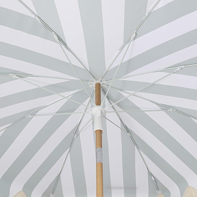JONATHAN Y Mariner 6.5 ft. Striped Fringe Beach Umbrella, Green/White | Push-Button Tilt, UV 50 Protection, Matching Carry Bag, Light Brown Wood Finish Iron Pole, Wind Vent, Scalloped Round Canopy