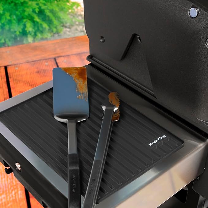 Broil King 60007 Silicone Side Shelf Mat, Magnetic Design Regal Pellet, Black