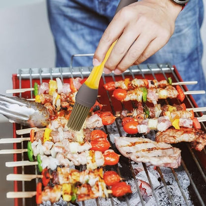 4 PCS Basting Brush For Outdoor Barbecue, Silicone Brushes Cooking with 1 PCS Straw Brush, Basting Brushes for Cooking Perfect for Grilling Baking Salad Making or Grilling Steaks.