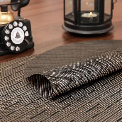 Round Placemats Set of 8 Heat Resistant Vinyl Placemats 15 inch Washable Non-Slip Table Mats Woven Place Mats for Dining Table (Black + Golden, Set of 8)
