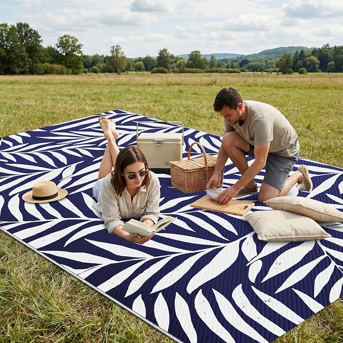 Smiry Outdoor Rug 5x8 ft Waterproof Reversible Leaf Mat, Navy & White | Polypropylene Plastic Straw, Quick Drying, Lightweight Foldable, for Patio, Deck, RV Camping, Backyard and Indoor Outdoor Use