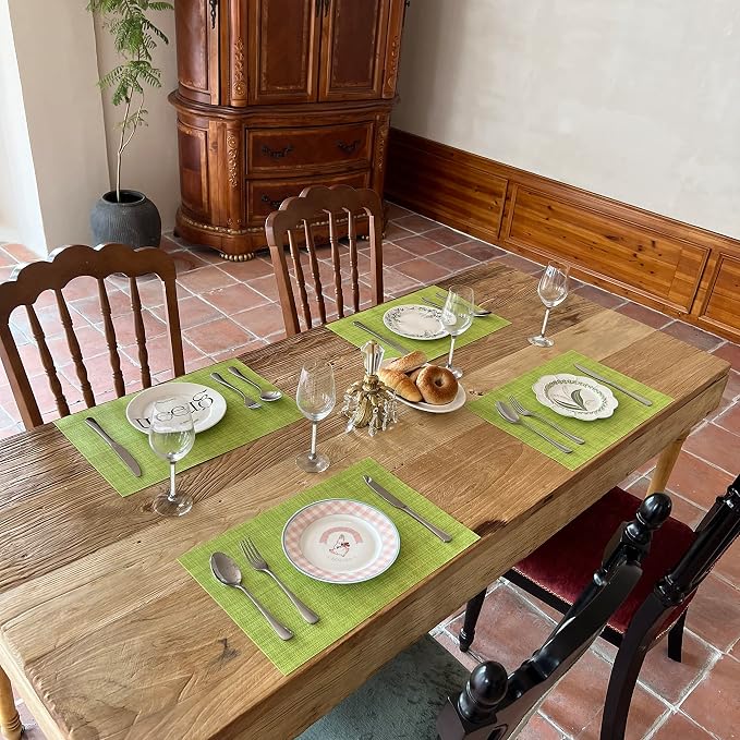 WAZAIGUR Placemats,Easy to Clean Crisscross Woven Vinyl Place Mats Durable Non-Slip Heat Resistant Table Mats,Placemats for Kitchen Table (Green, 4)