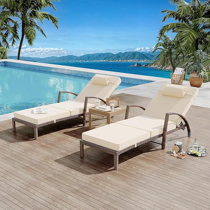 Set of 2 Chaise Lounge Chairs Outdoor, PE Rattan Wicker Poolside Recliners with 5-Position Adjustable Backrest, Blue Cushions, Armrests and Wheels, Patio and Garden Furniture for Beach and Backyard, B