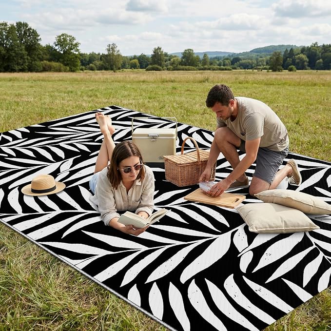 Smiry Outdoor Rug 5x8 ft Waterproof Reversible Leaf Mat, Black & White | Polypropylene Plastic Straw, Quick Drying, Lightweight Foldable, for Patio, Deck, RV Camping, Backyard and Indoor Outdoor Use