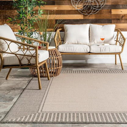 nuLOOM Asha Light Grey Bordered Indoor/Outdoor Area Rug, 4' x 6'